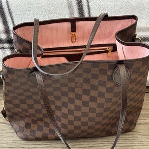Louis Vuitton never fall MM monogram tote with Rose Ballerine interior